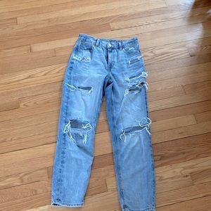 American Eagle Mom Straight Jeans